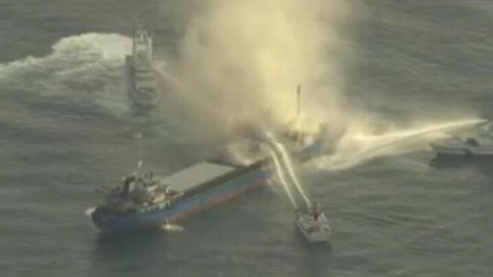 事故 日本松山海域中国船东货船着火